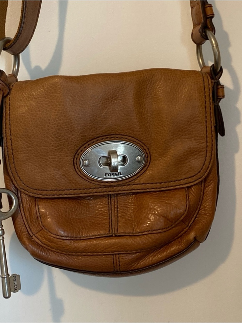 Fossil Maddox Brown Leather Turn-Lock Crossbody Bag Adjustable Strap